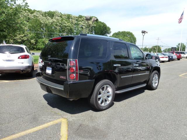 2010 GMC Yukon EX Sedan 4D