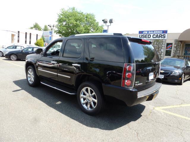 2010 GMC Yukon EX Sedan 4D
