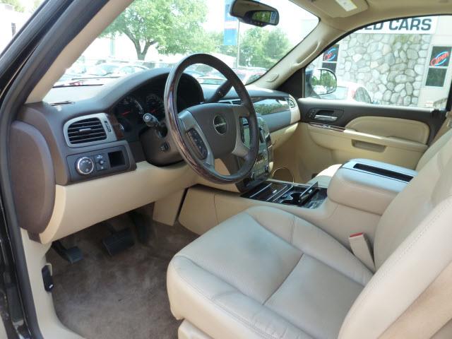 2010 GMC Yukon EX Sedan 4D