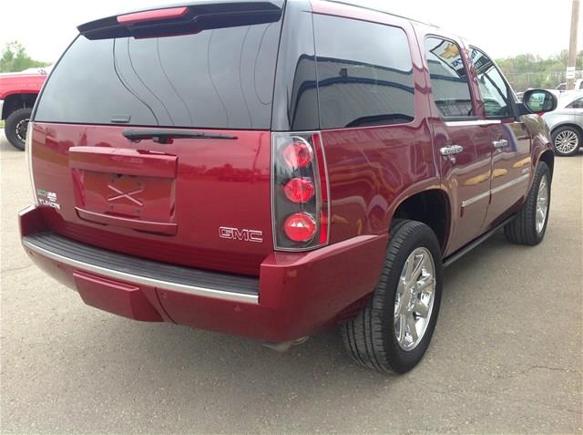 2010 GMC Yukon EX Sedan 4D