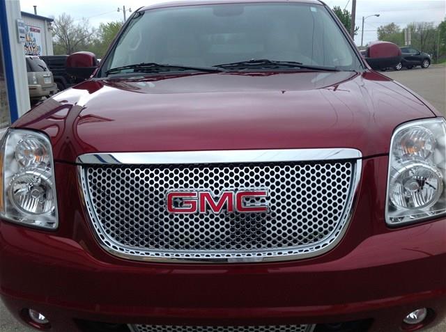 2010 GMC Yukon EX Sedan 4D
