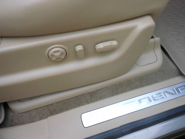 2011 GMC Yukon Ram 3500 Diesel 2-WD