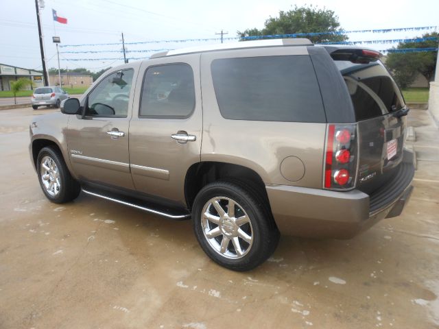 2011 GMC Yukon Ram 3500 Diesel 2-WD