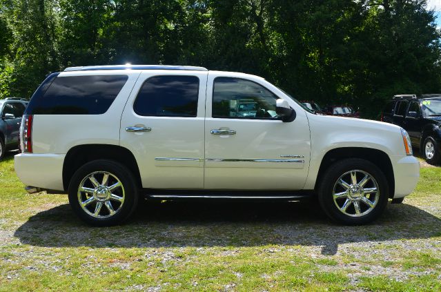 2011 GMC Yukon Ram 3500 Diesel 2-WD