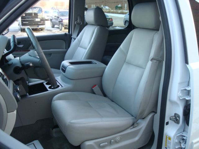 2011 GMC Yukon Wagon SE