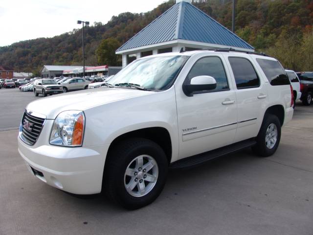 2011 GMC Yukon LX Wagon 4D