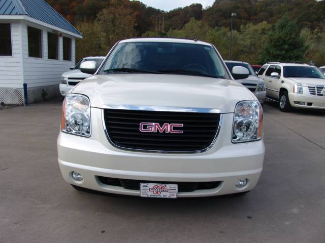 2011 GMC Yukon LX Wagon 4D