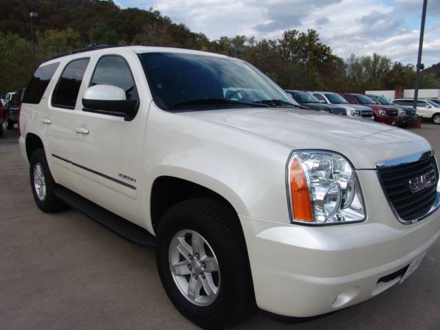 2011 GMC Yukon LX Wagon 4D