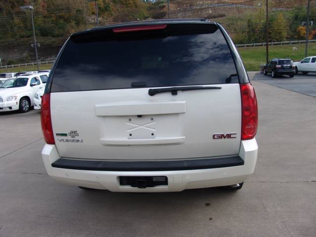 2011 GMC Yukon LX Wagon 4D