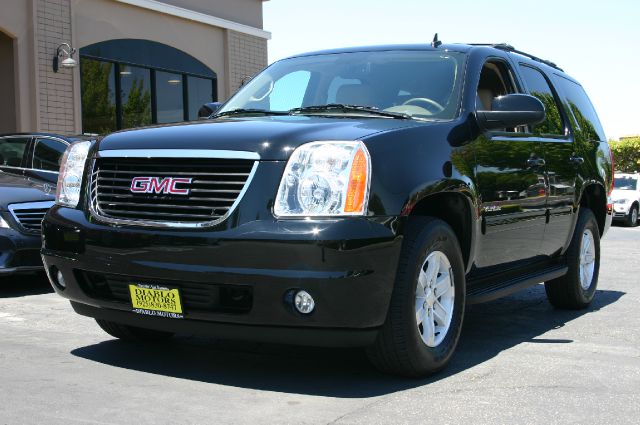 2012 GMC Yukon SE - LOW Miles