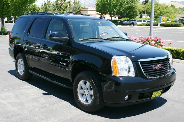 2012 GMC Yukon SE - LOW Miles