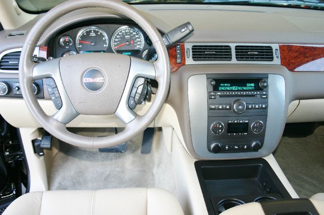 2012 GMC Yukon SE - LOW Miles