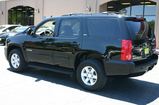 2012 GMC Yukon SE - LOW Miles