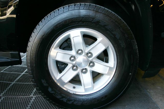 2012 GMC Yukon SE - LOW Miles