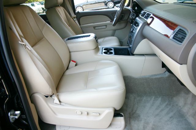 2012 GMC Yukon SE - LOW Miles