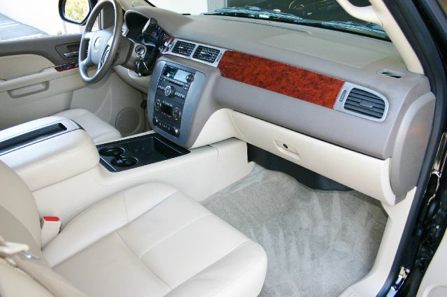 2012 GMC Yukon SE - LOW Miles