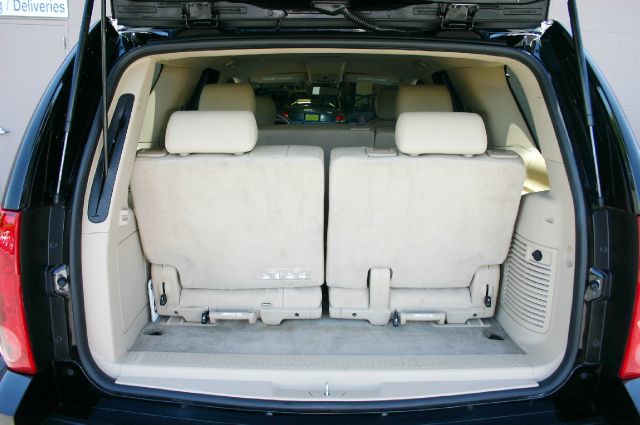 2012 GMC Yukon SE - LOW Miles