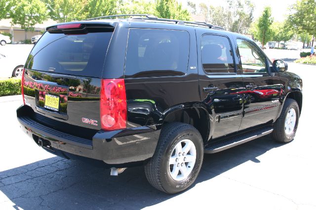 2012 GMC Yukon SE - LOW Miles