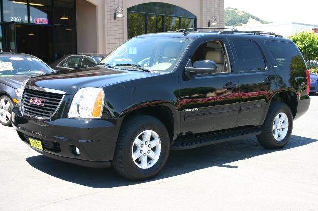 2012 GMC Yukon SE - LOW Miles