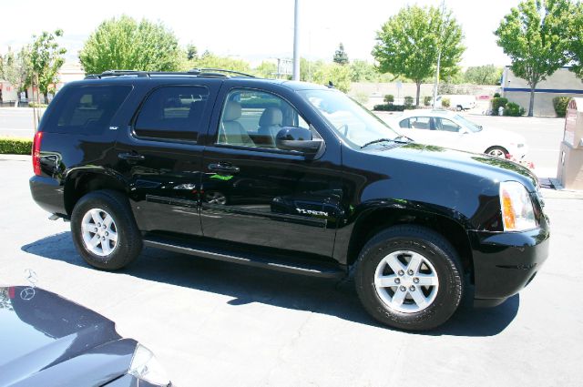 2012 GMC Yukon SE - LOW Miles