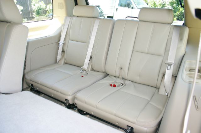 2012 GMC Yukon SE - LOW Miles