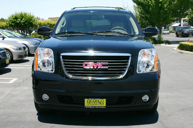 2012 GMC Yukon SE - LOW Miles