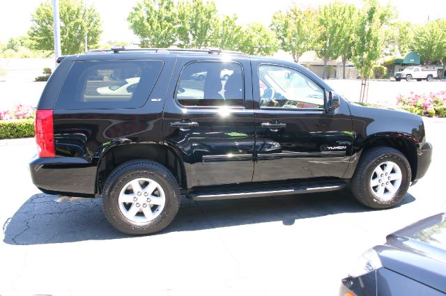 2012 GMC Yukon SE - LOW Miles