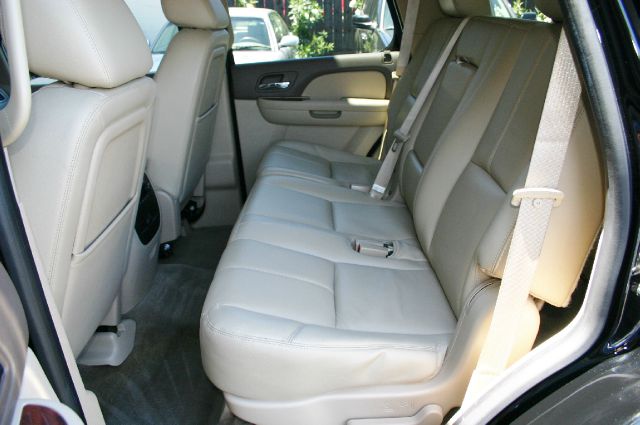 2012 GMC Yukon SE - LOW Miles