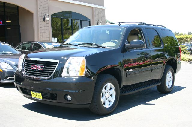 2012 GMC Yukon SE - LOW Miles