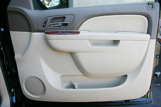 2012 GMC Yukon SE - LOW Miles