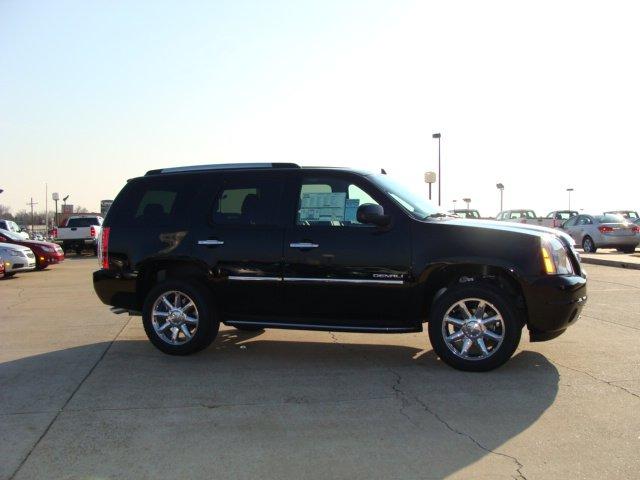 2012 GMC Yukon EX Sedan 4D