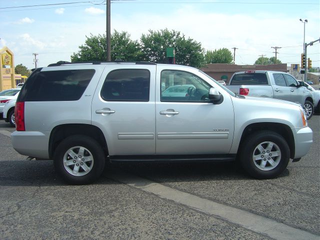 2012 GMC Yukon SE - LOW Miles