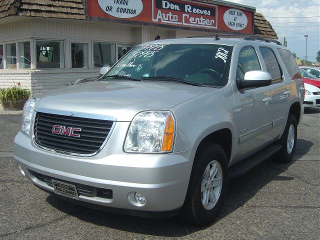 2012 GMC Yukon SE - LOW Miles
