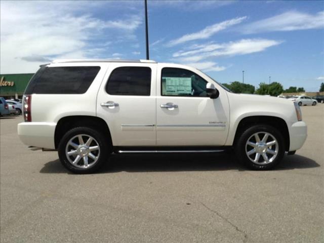 2013 GMC Yukon EX Sedan 4D