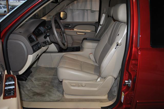 2013 GMC Yukon LS Flex Fuel 4x4 This Is One Of Our Best Bargains