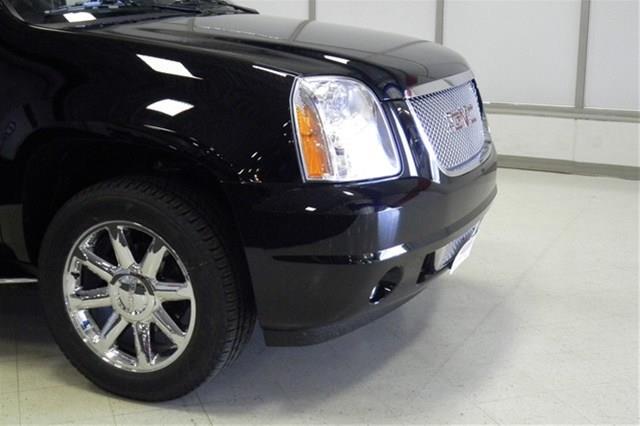 2013 GMC Yukon 2DR 3.8 GRD TOUR AT