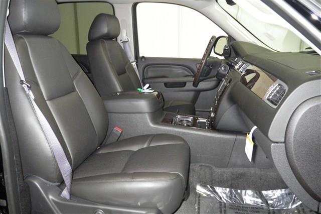 2013 GMC Yukon 2DR 3.8 GRD TOUR AT