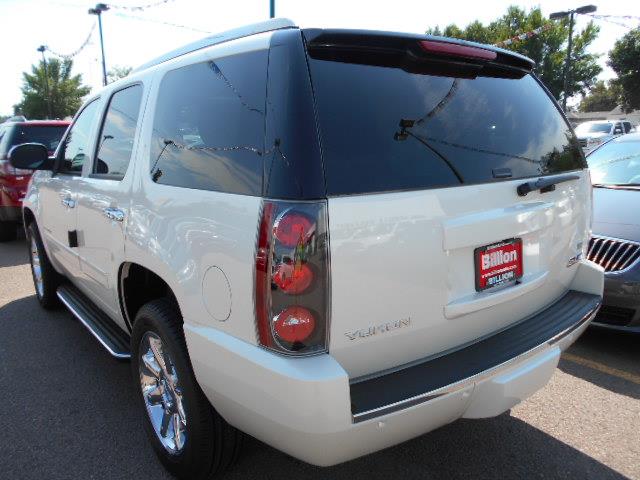 2014 GMC Yukon EX Sedan 4D