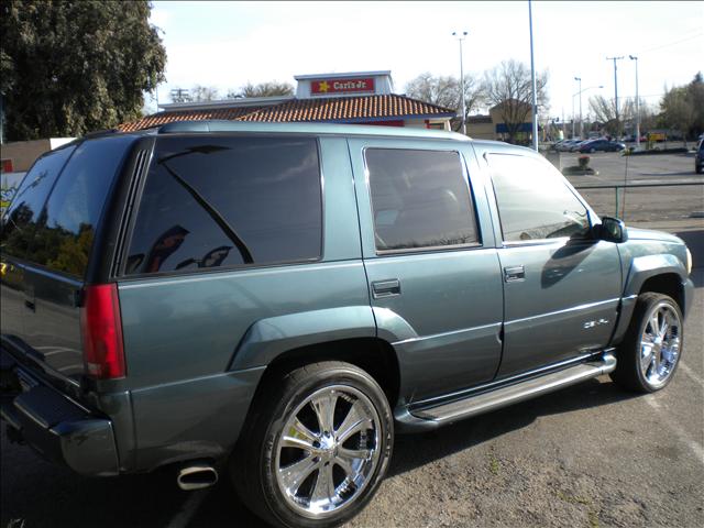 1999 GMC Yukon Denali Base