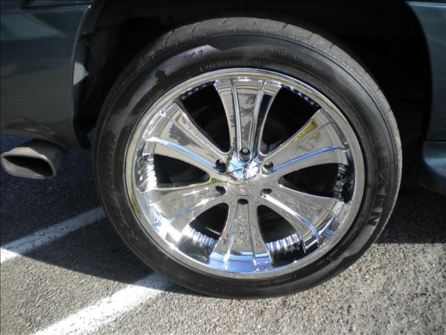 1999 GMC Yukon Denali Base