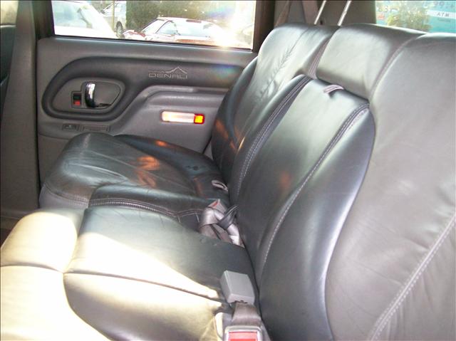 1999 GMC Yukon Denali Base