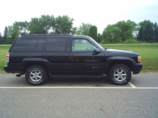 1999 GMC Yukon Denali EX Automatic W/leatherdvd RES