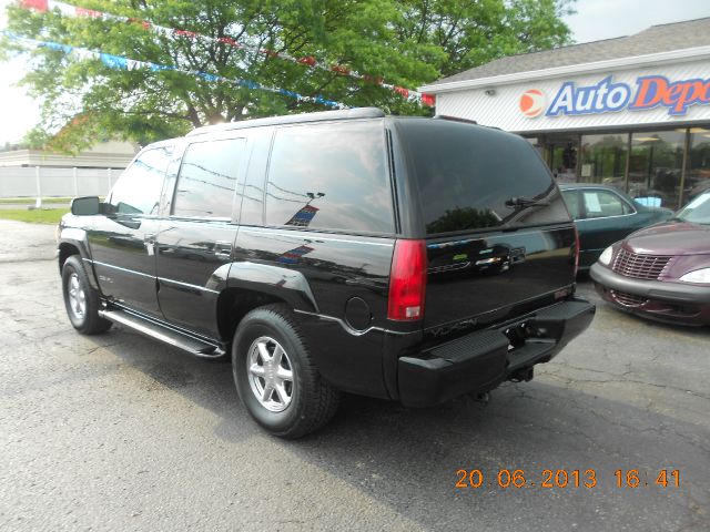 1999 GMC Yukon Denali 4x4 Crew Cab LE