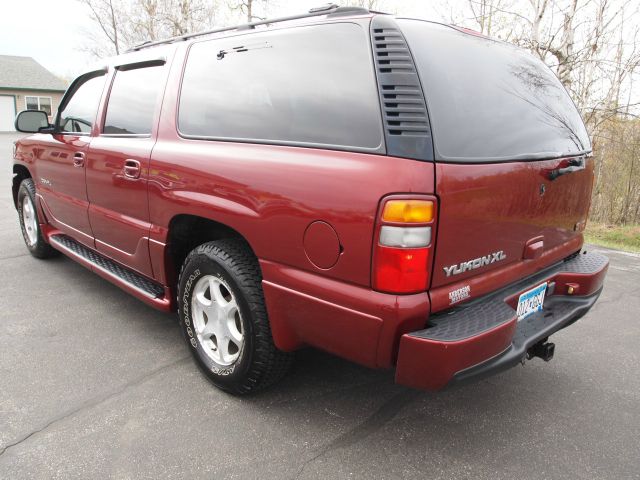 2001 GMC Yukon Denali LS 15