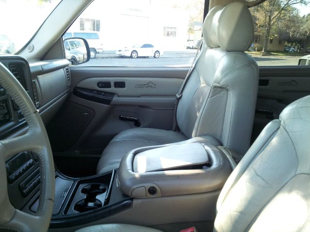 2002 GMC Yukon Denali EX - DUAL Power Doors