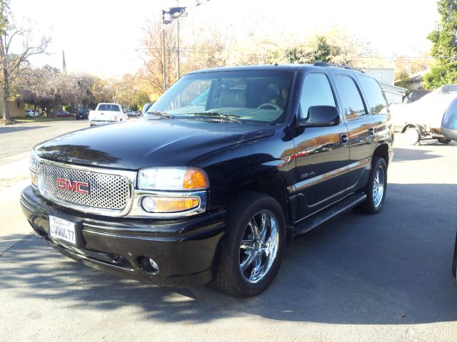 2002 GMC Yukon Denali EX - DUAL Power Doors