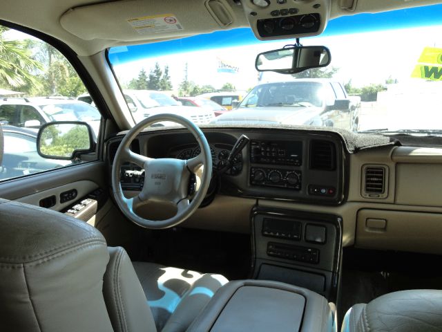 2002 GMC Yukon Denali Unknown