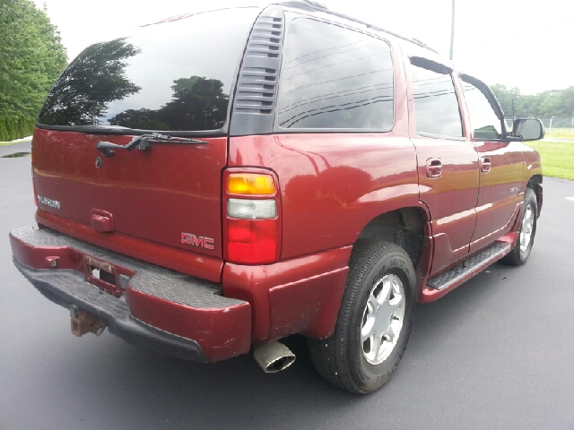 2002 GMC Yukon Denali Base