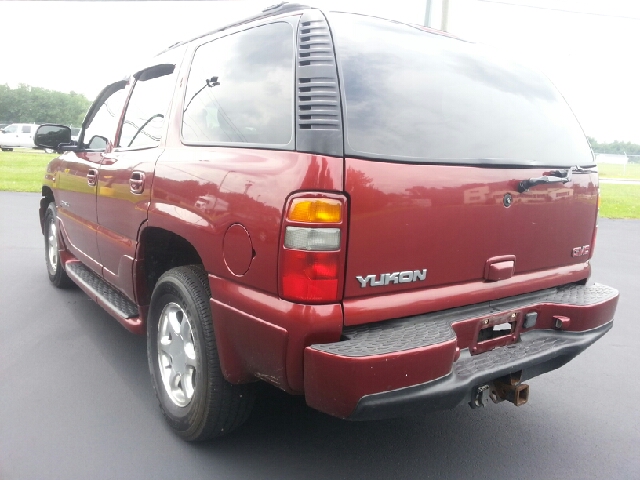2002 GMC Yukon Denali Base