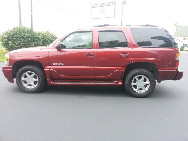 2002 GMC Yukon Denali Base